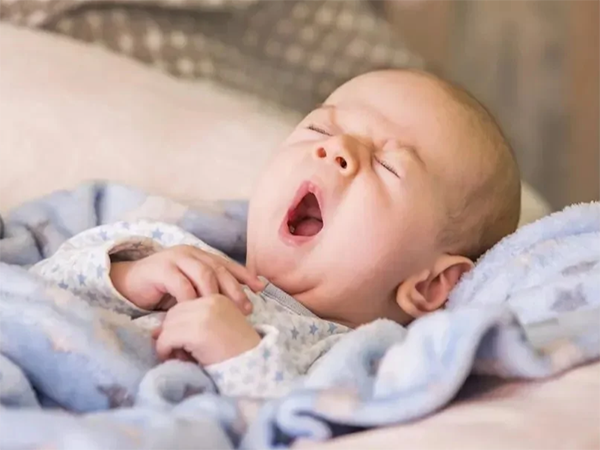 新生儿刚喂完半小时又要吃有判断吃奶过量的信号吗-