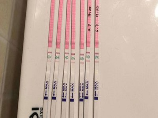 囊胚移植十五天后还没测试出强阳正常不？