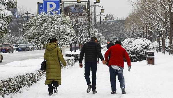 孕妇梦见在下雪结冰的路上滑倒了是有什么预示吗？