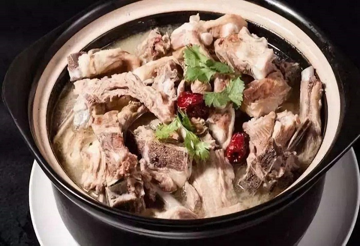 怀孕初期能吃羊肉吗？会得羊癫疯吗？