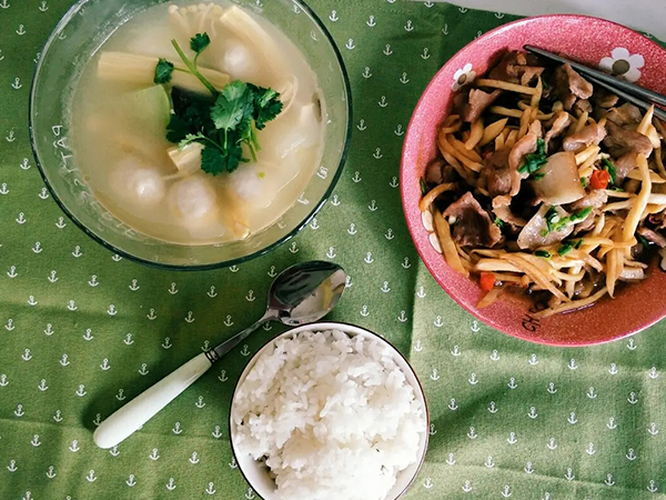 高血糖的100种菜谱都有哪些？求一日三餐的食谱大全